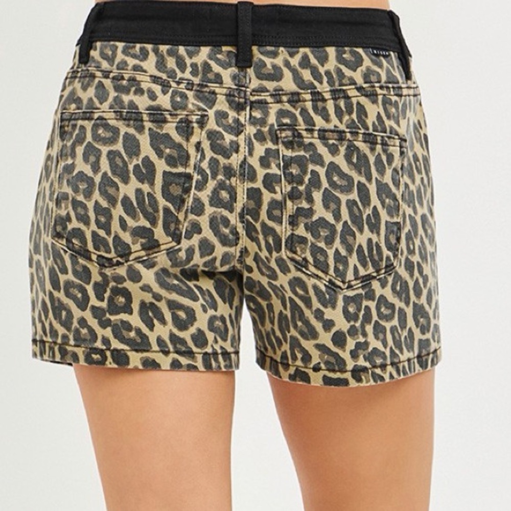 ❤️Hello Gorgeous! RISEN High Rise Leopard Shorts with Contrast Waistband - Picture 5 of 10